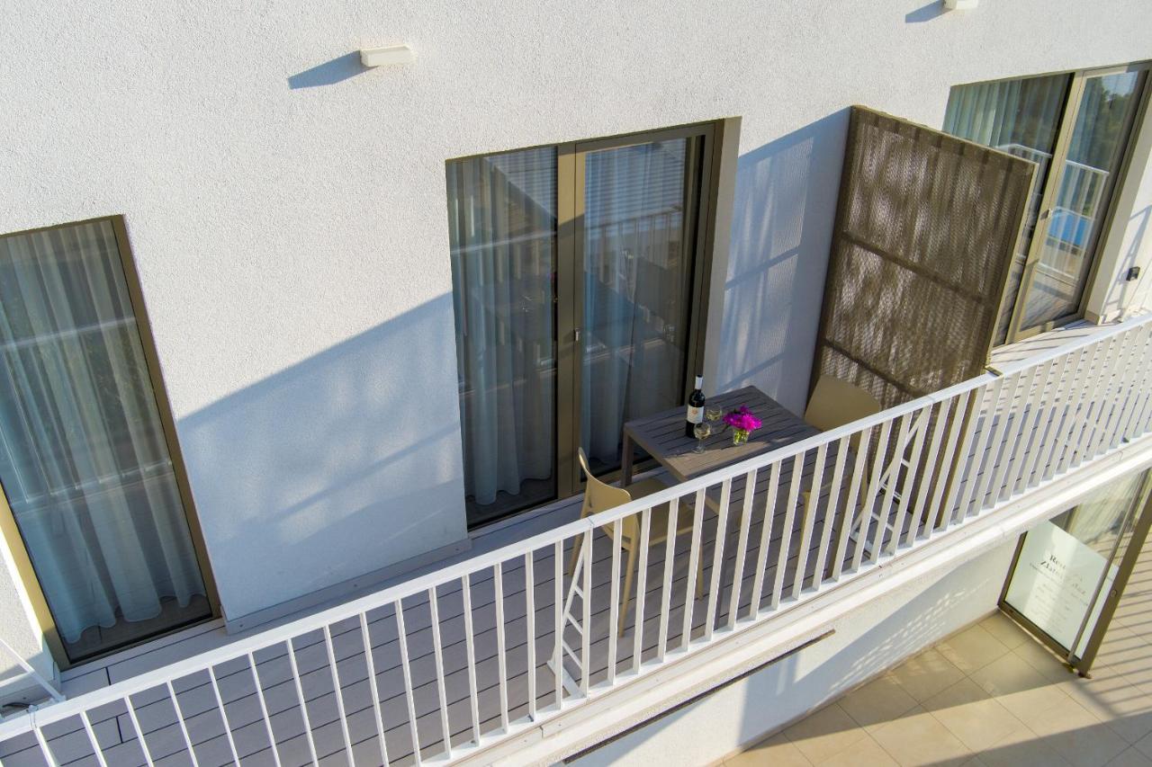 Zlatni Zalaz,Apartments,Supetarska Draga Esterno foto