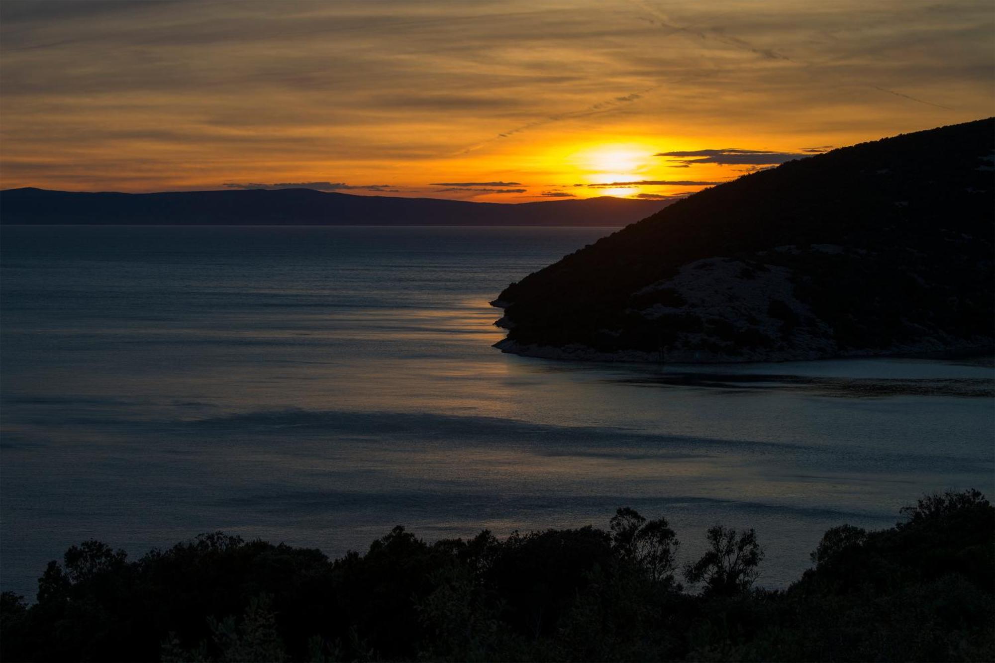 Zlatni Zalaz,Apartments,Supetarska Draga Esterno foto
