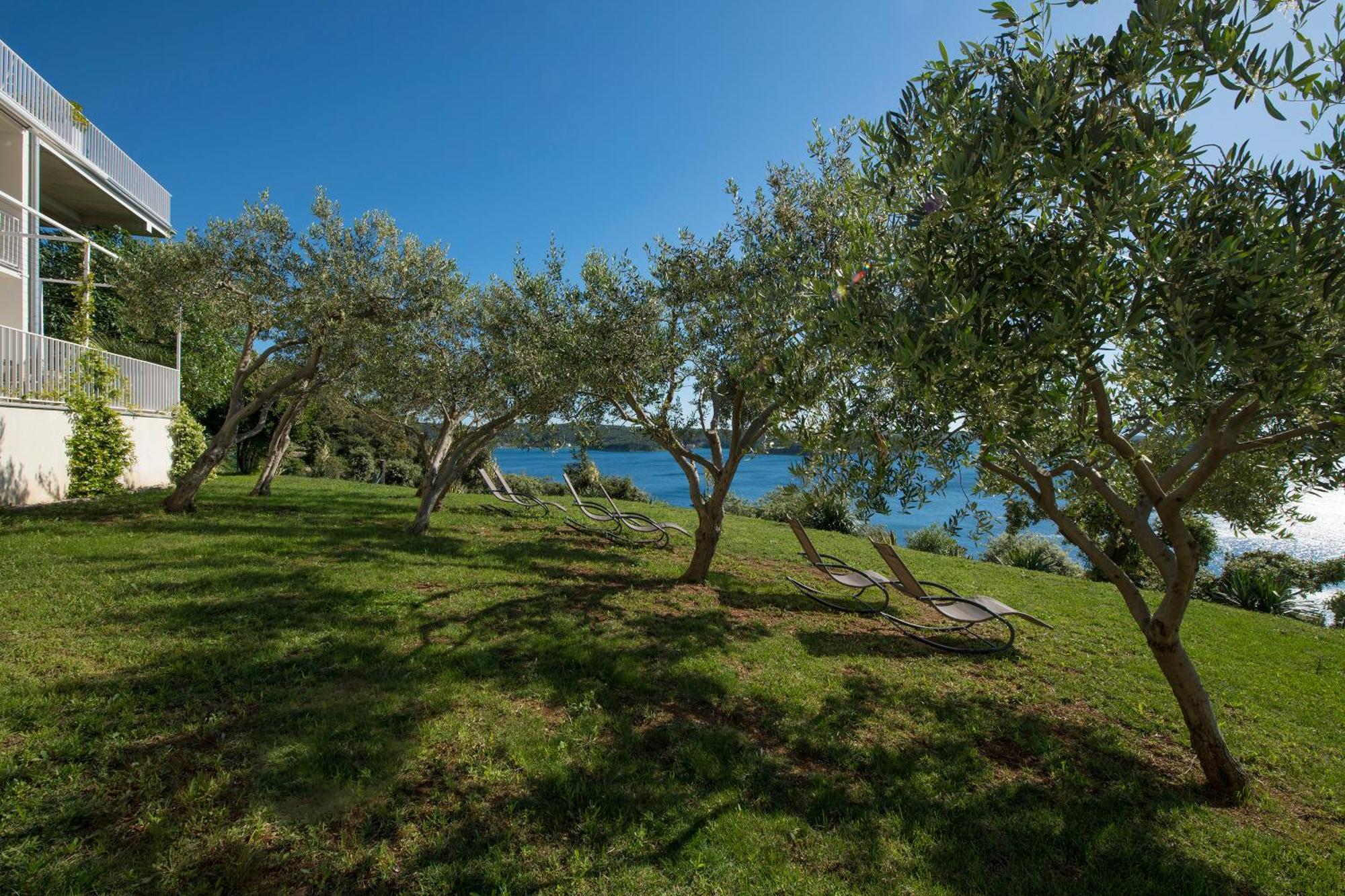Zlatni Zalaz,Apartments,Supetarska Draga Esterno foto