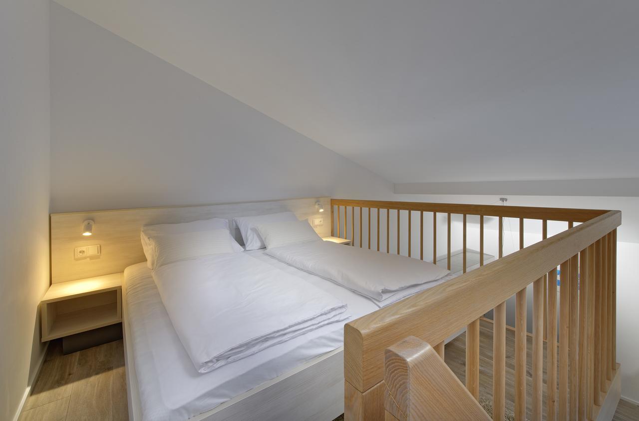 Zlatni Zalaz,Apartments,Supetarska Draga Esterno foto