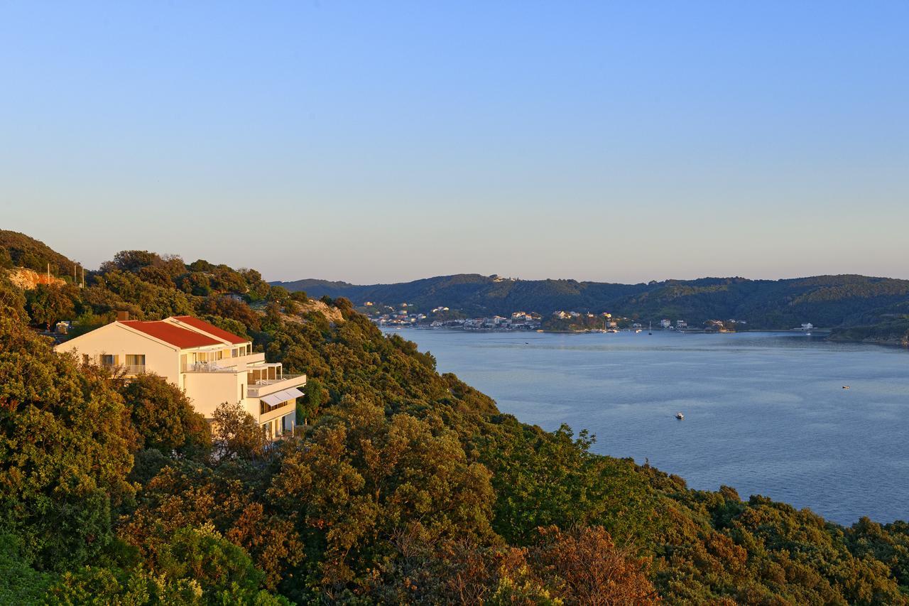 Zlatni Zalaz,Apartments,Supetarska Draga Esterno foto