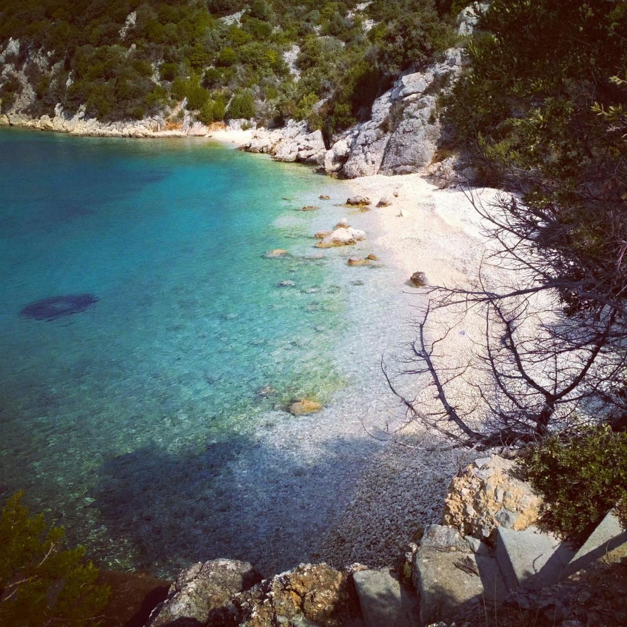 Zlatni Zalaz,Apartments,Supetarska Draga Esterno foto